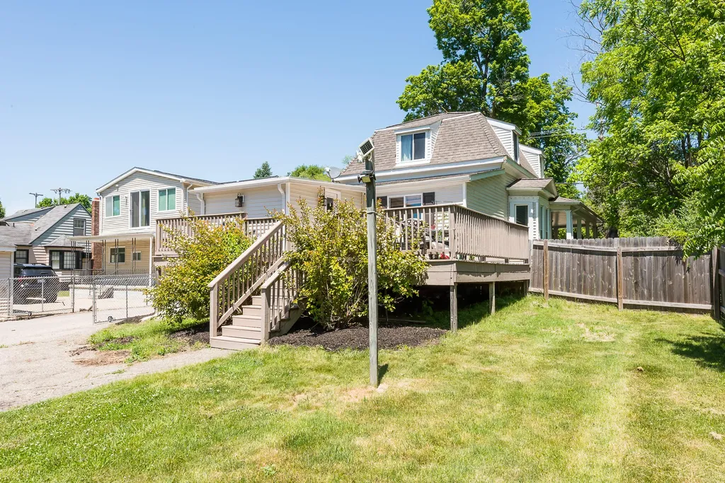 611 W Silver Lake Road Fenton City MI 48430