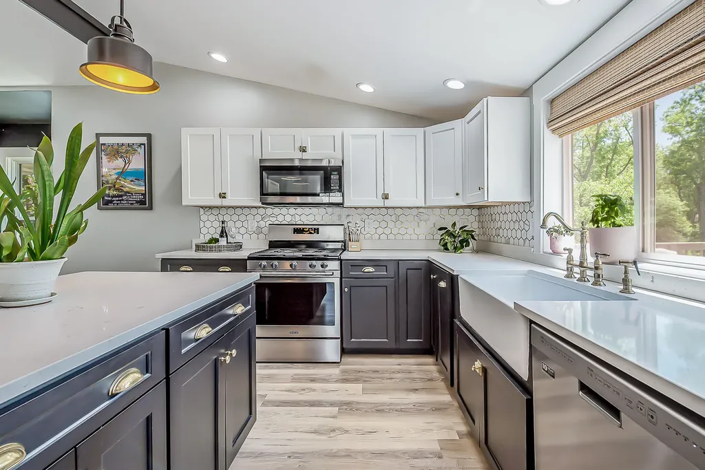 611 W Silver Lake Road Fenton City MI 48430