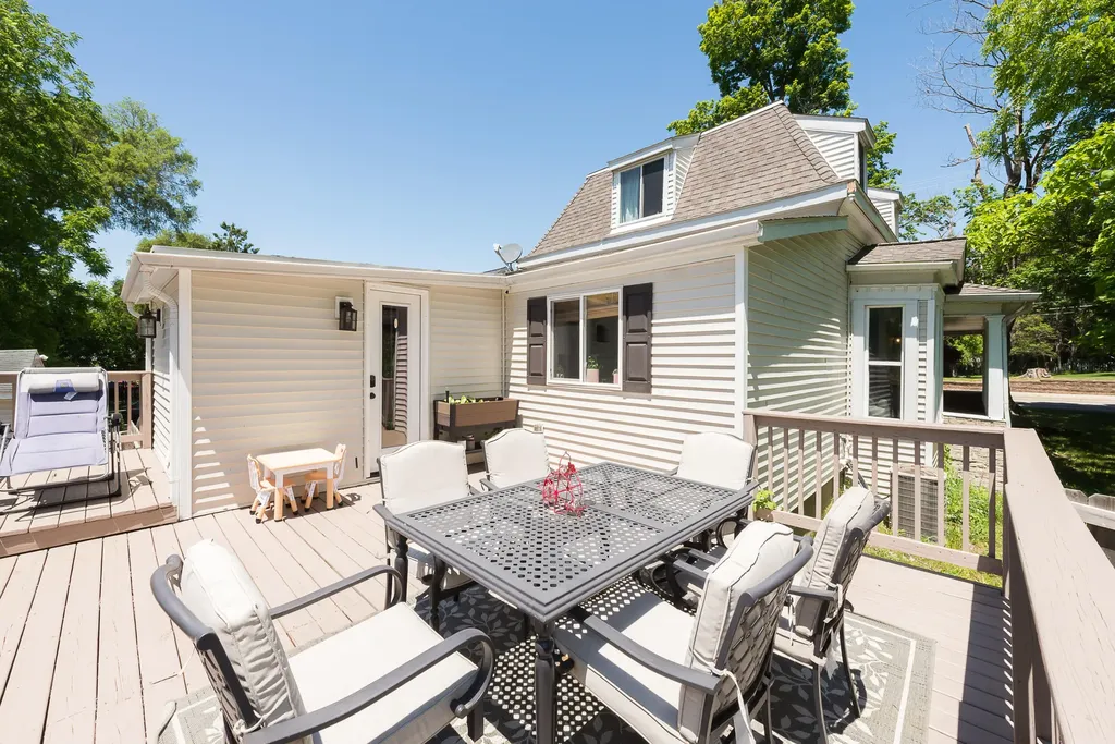 611 W Silver Lake Road Fenton City MI 48430