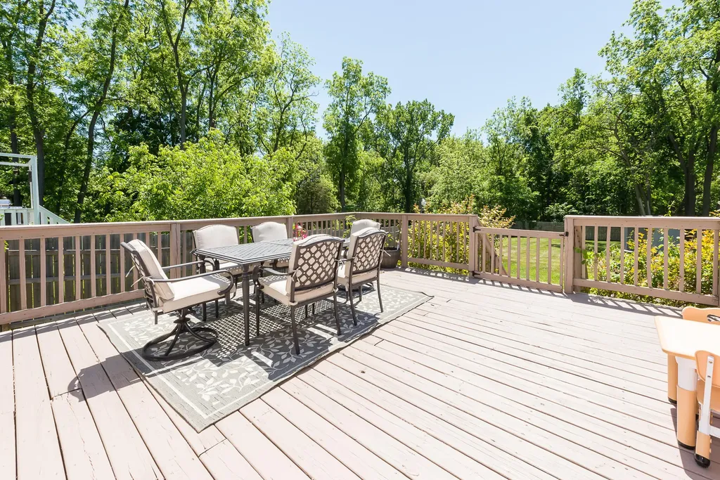 611 W Silver Lake Road Fenton City MI 48430