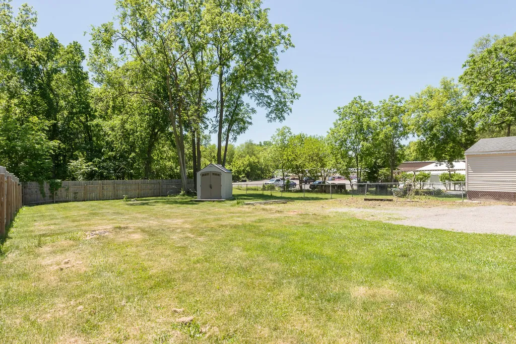611 W Silver Lake Road Fenton City MI 48430
