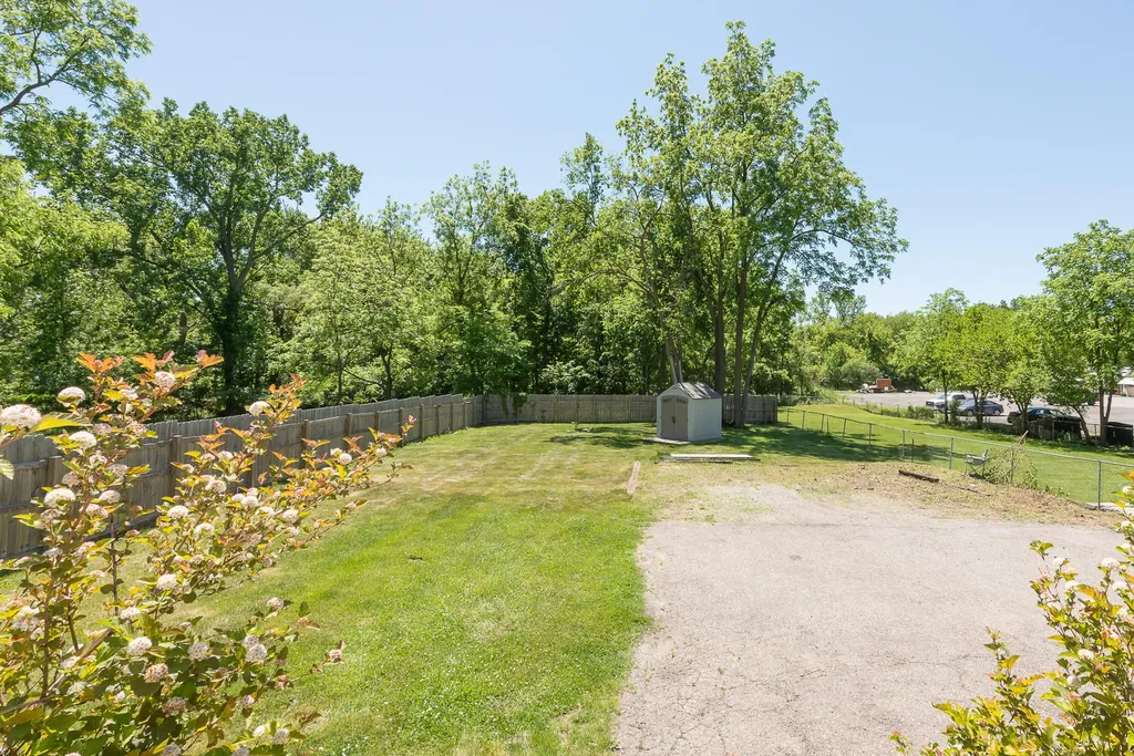 611 W Silver Lake Road Fenton City MI 48430