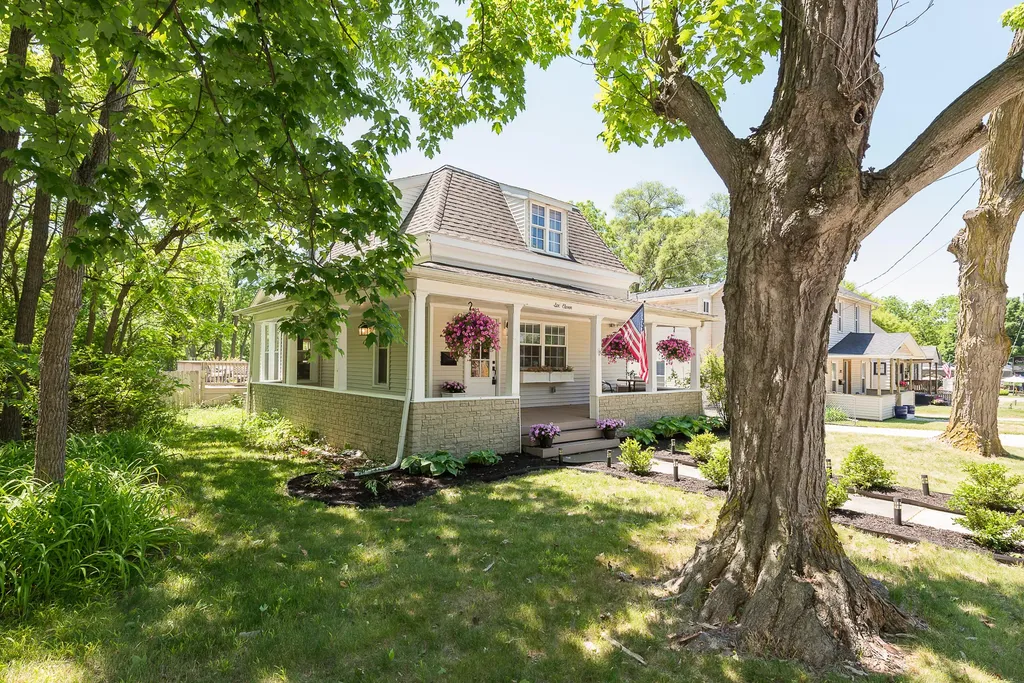 611 W Silver Lake Road Fenton City MI 48430