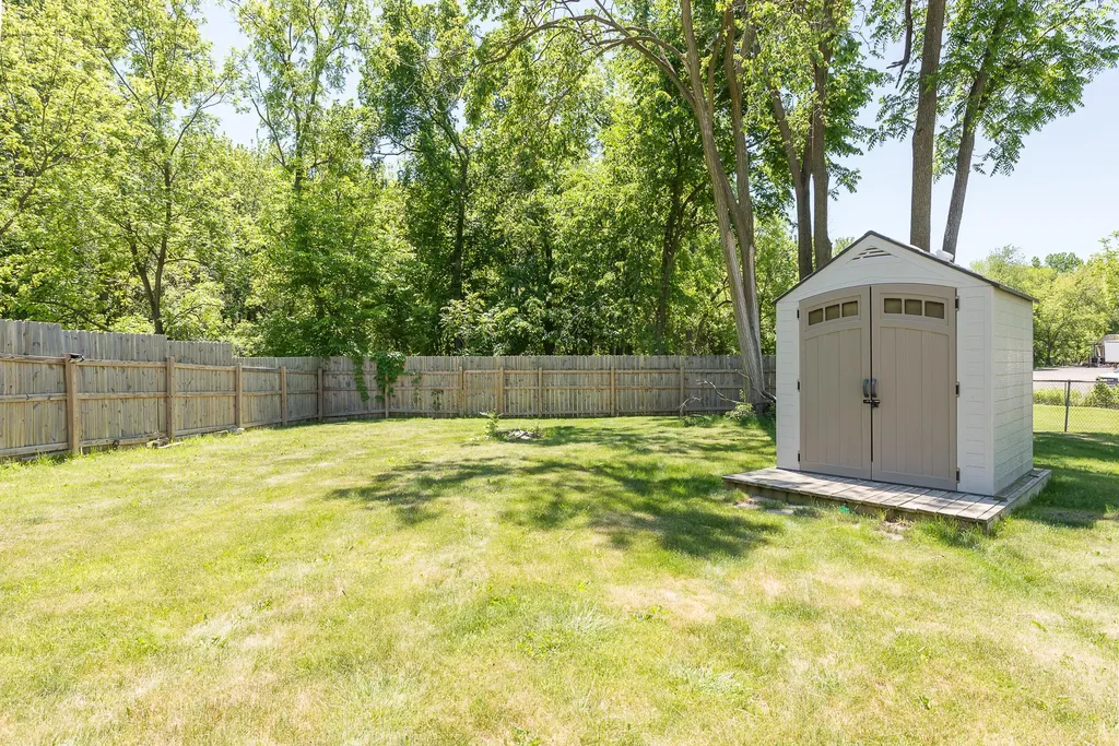 611 W Silver Lake Road Fenton City MI 48430