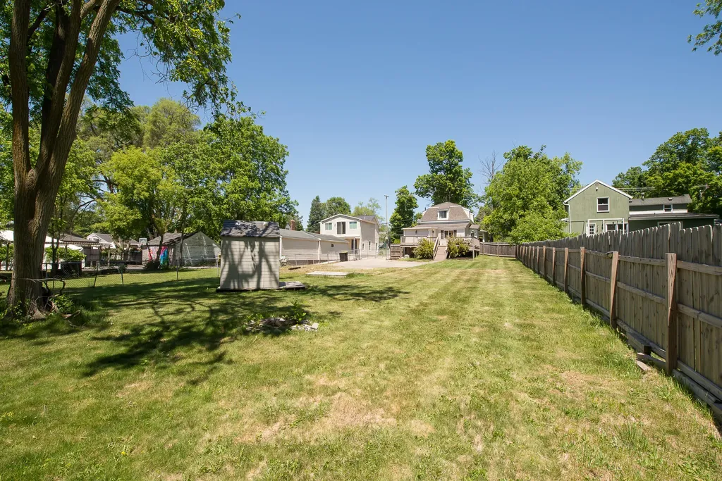 611 W Silver Lake Road Fenton City MI 48430