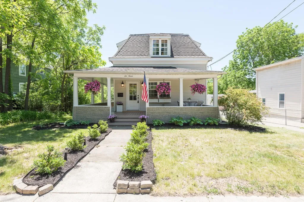 611 W Silver Lake Road Fenton City MI 48430
