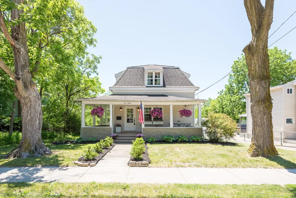 611 W Silver Lake Road Fenton City MI 48430