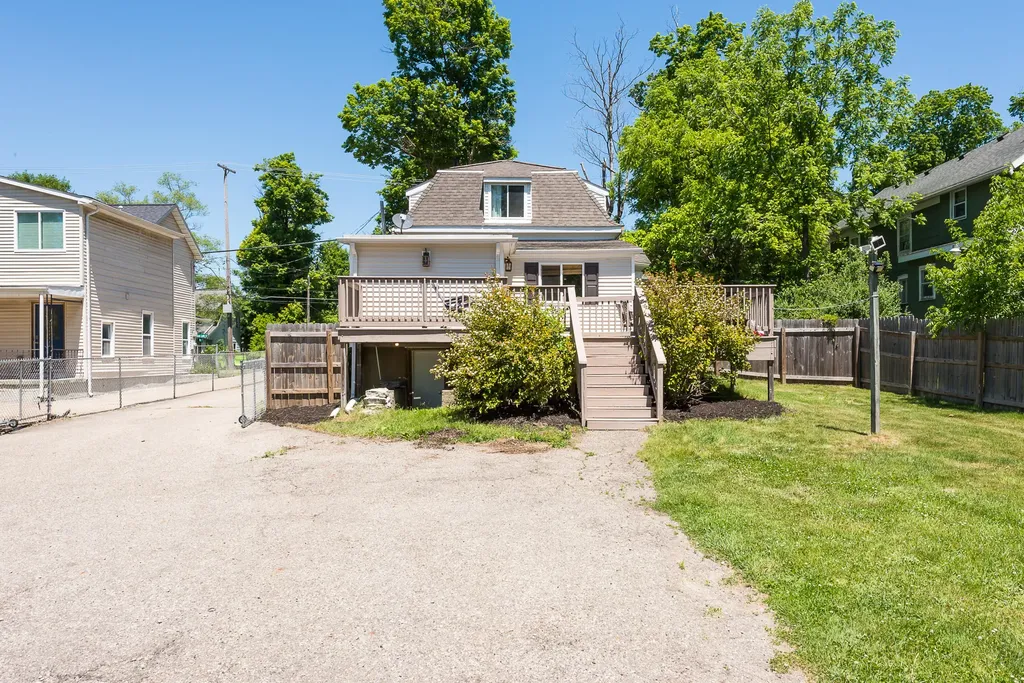 611 W Silver Lake Road Fenton City MI 48430