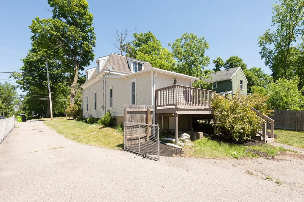 611 W Silver Lake Road Fenton City MI 48430
