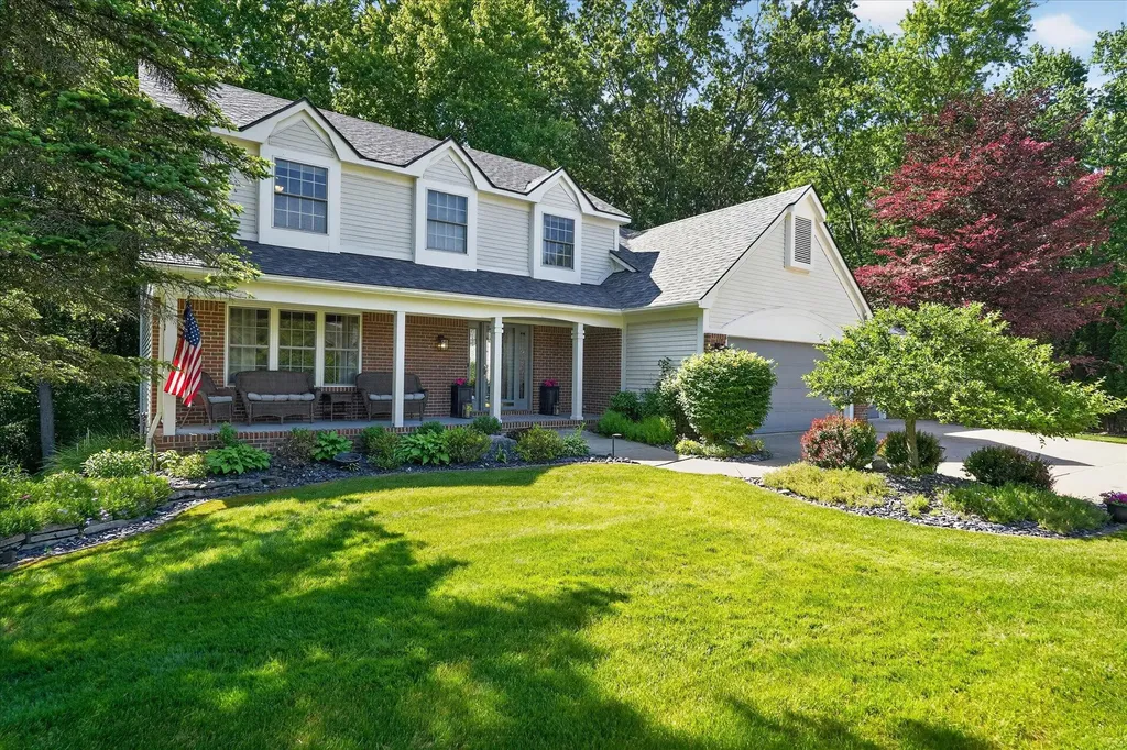 4022 Dun Rovin Court Commerce Charter Township MI 48382
