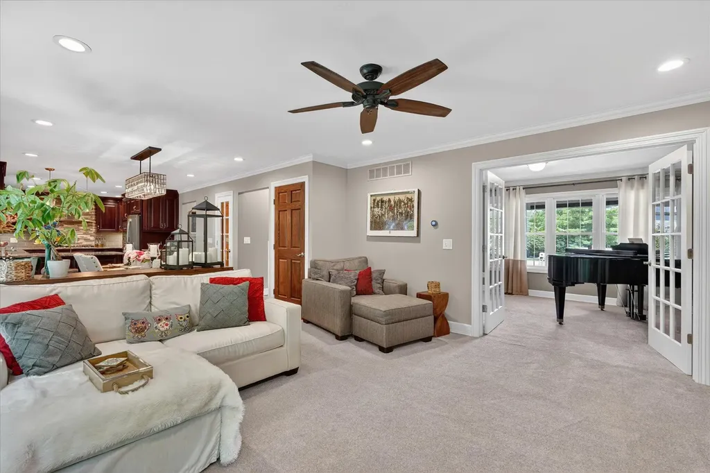 4022 Dun Rovin Court Commerce Charter Township MI 48382