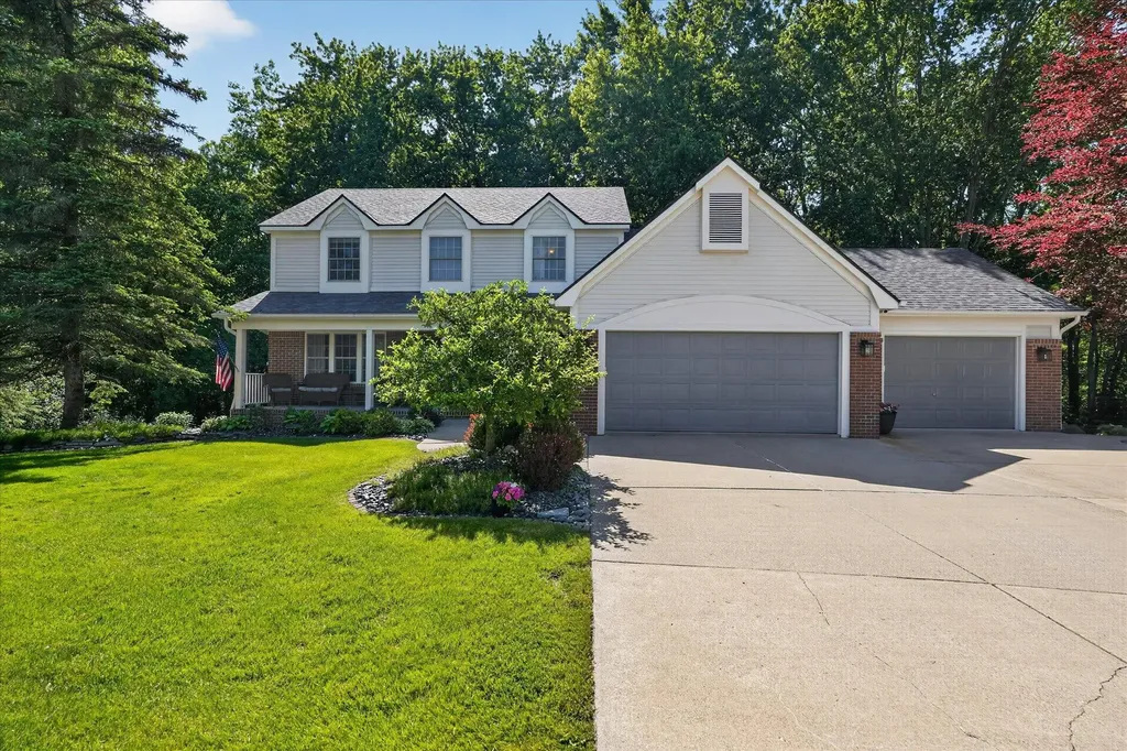 4022 Dun Rovin Court Commerce Charter Township MI 48382