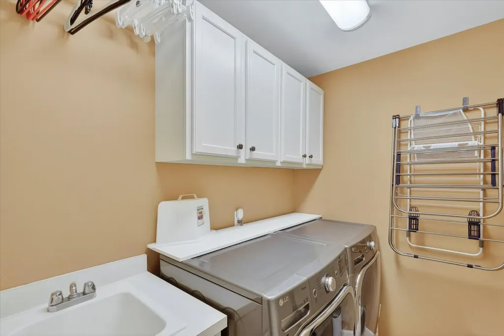 4022 Dun Rovin Court Commerce Charter Township MI 48382