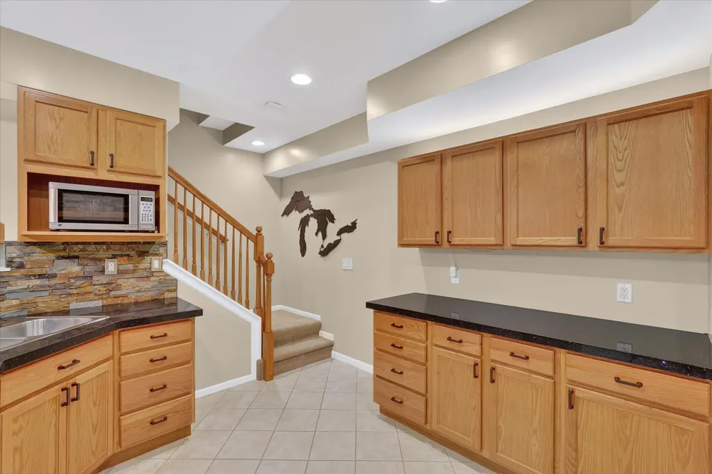4022 Dun Rovin Court Commerce Charter Township MI 48382
