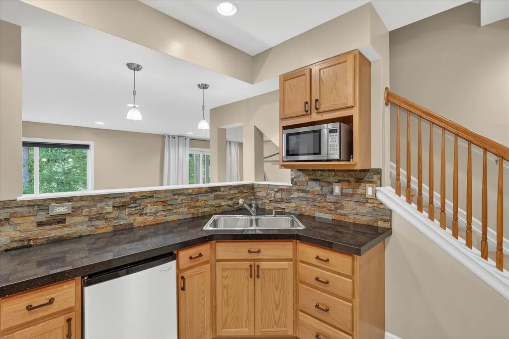 4022 Dun Rovin Court Commerce Charter Township MI 48382