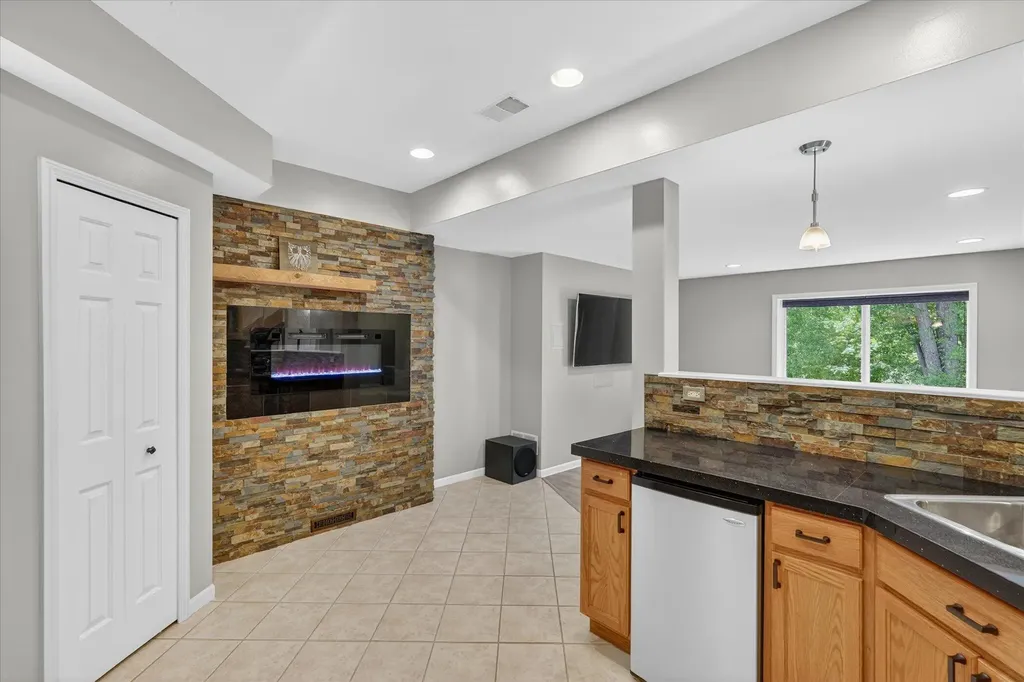4022 Dun Rovin Court Commerce Charter Township MI 48382