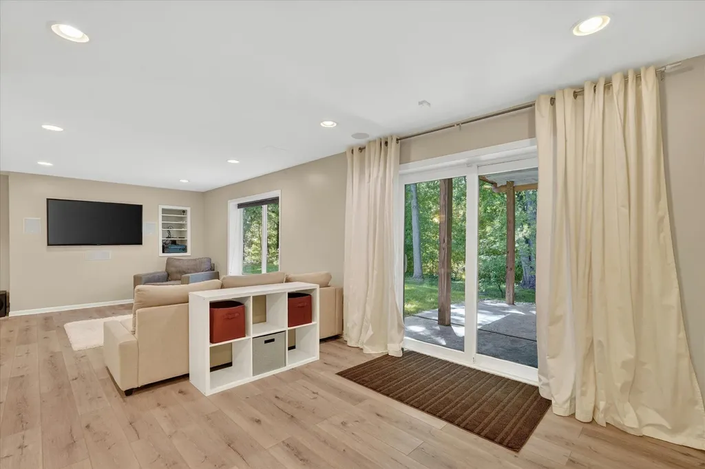 4022 Dun Rovin Court Commerce Charter Township MI 48382