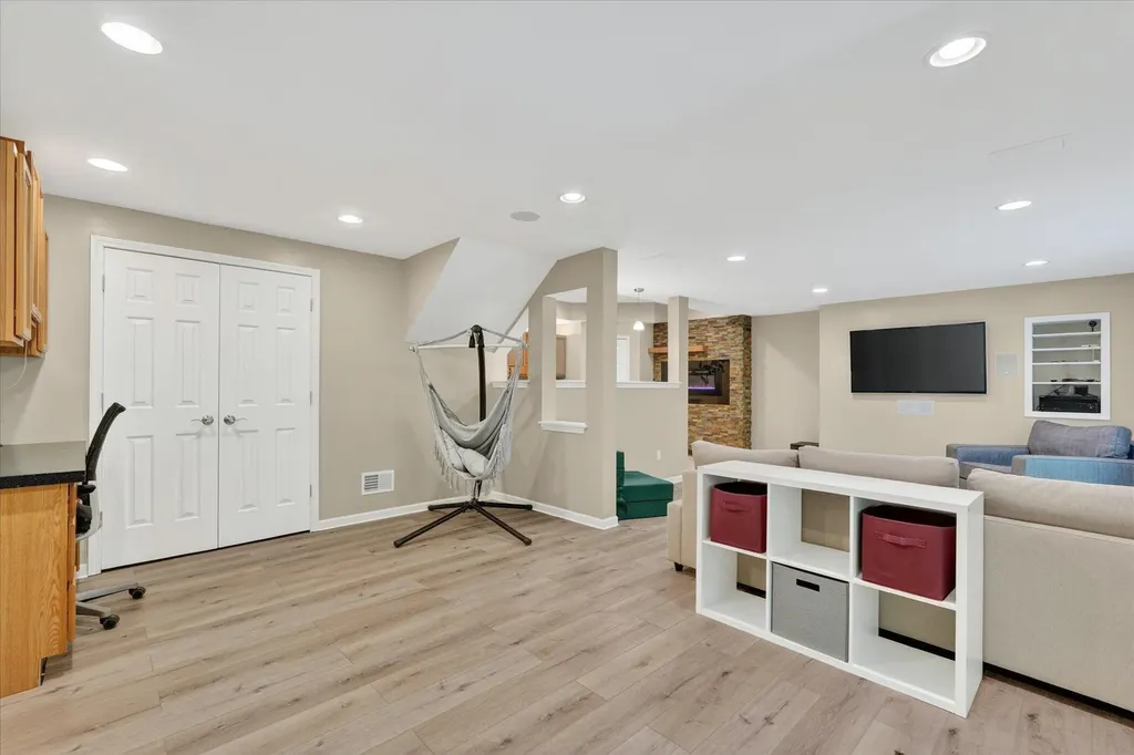 4022 Dun Rovin Court Commerce Charter Township MI 48382