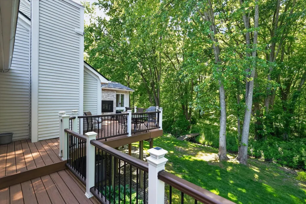 4022 Dun Rovin Court Commerce Charter Township MI 48382