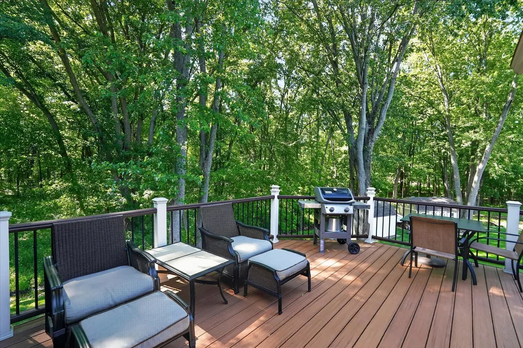 4022 Dun Rovin Court Commerce Charter Township MI 48382