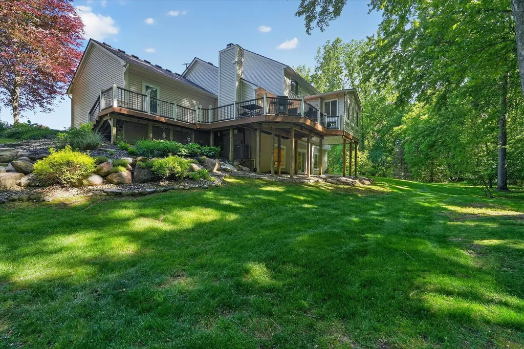4022 Dun Rovin Court Commerce Charter Township MI 48382