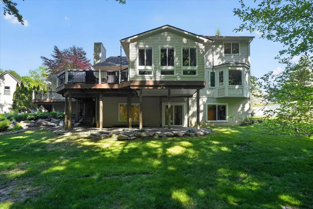 4022 Dun Rovin Court Commerce Charter Township MI 48382