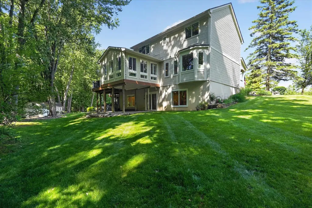 4022 Dun Rovin Court Commerce Charter Township MI 48382