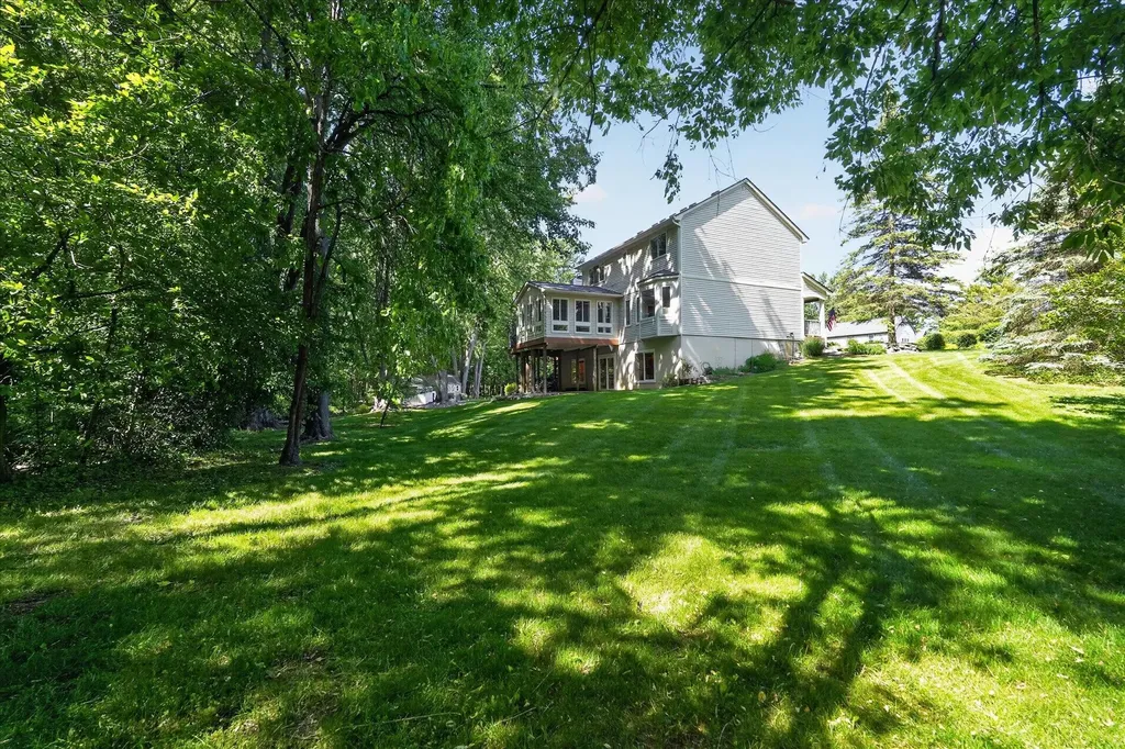4022 Dun Rovin Court Commerce Charter Township MI 48382