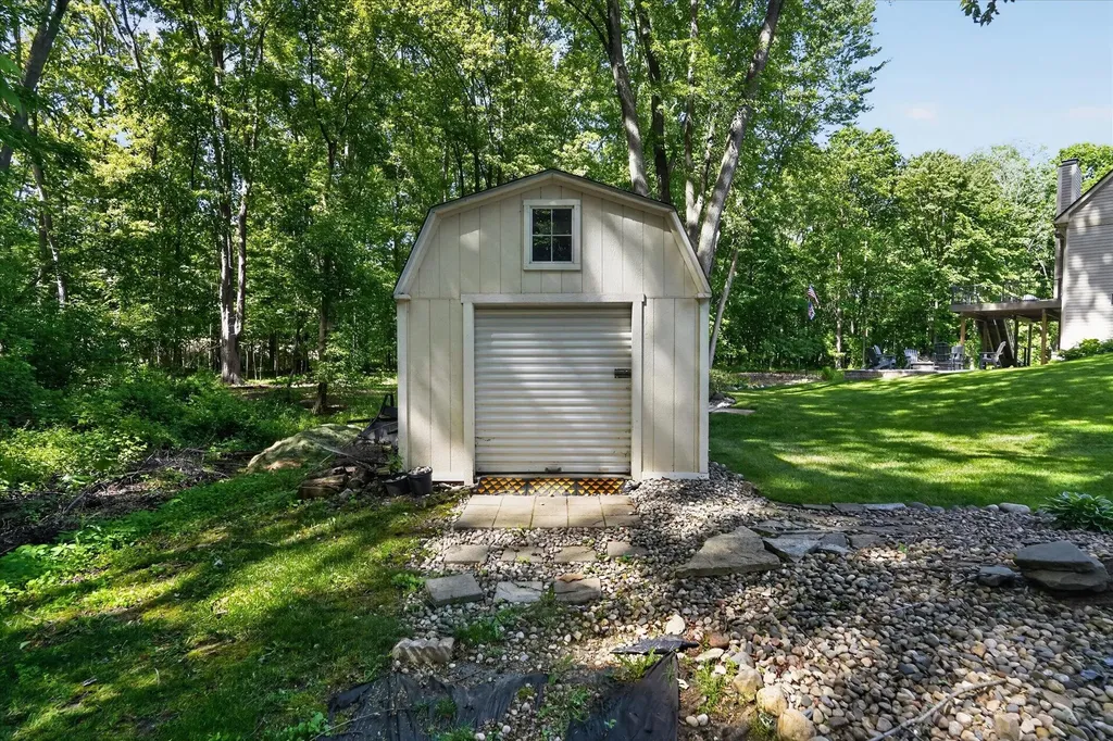 4022 Dun Rovin Court Commerce Charter Township MI 48382