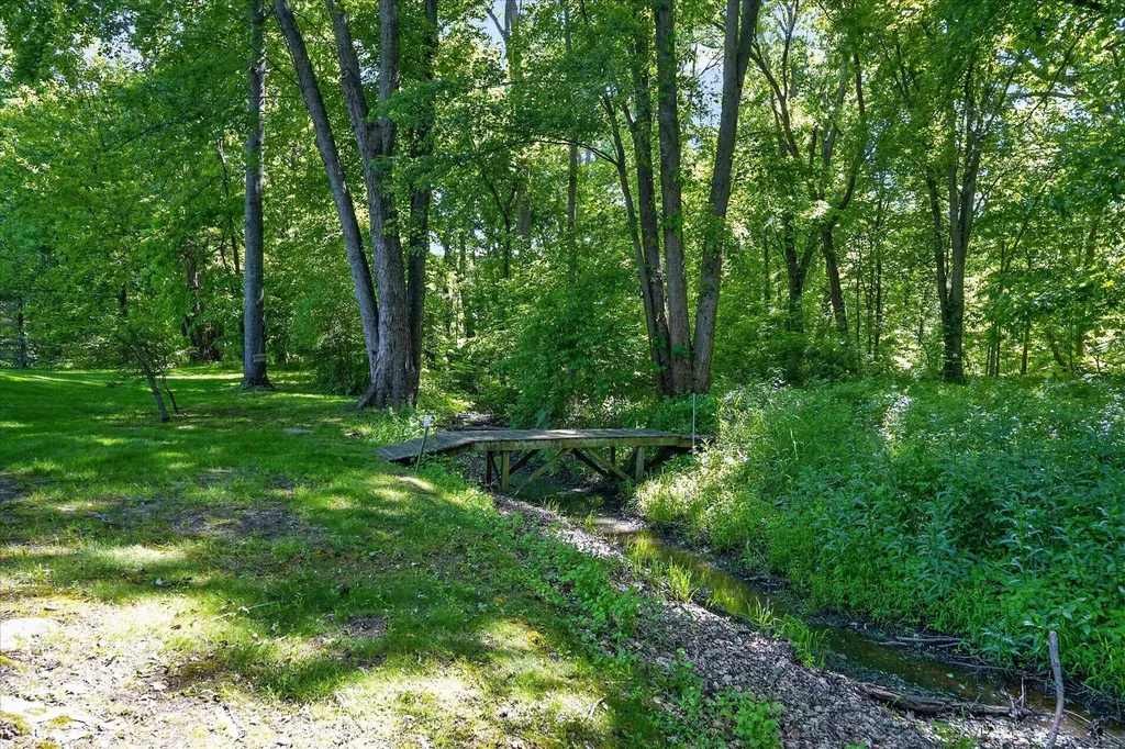 4022 Dun Rovin Court Commerce Charter Township MI 48382
