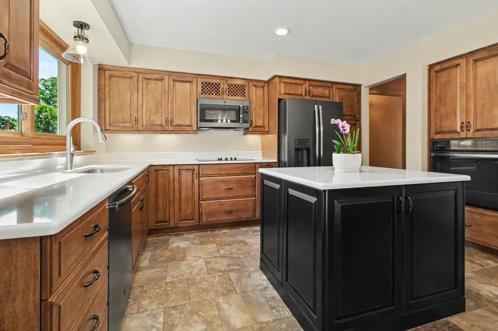 14017 Towering Oaks Drive Shelby Charter Township MI 48315