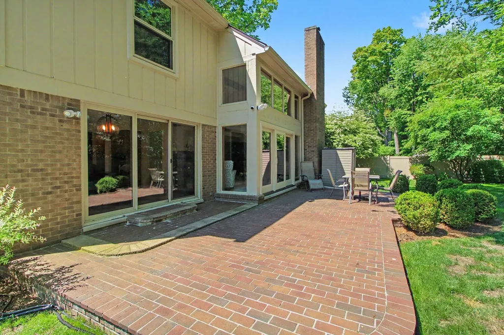 14017 Towering Oaks Drive Shelby Charter Township MI 48315