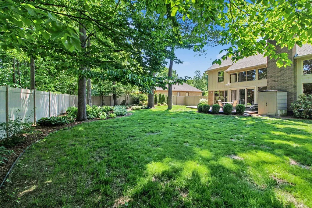 14017 Towering Oaks Drive Shelby Charter Township MI 48315