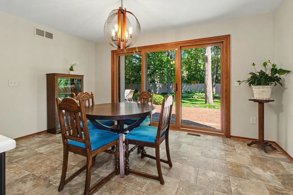 14017 Towering Oaks Drive Shelby Charter Township MI 48315