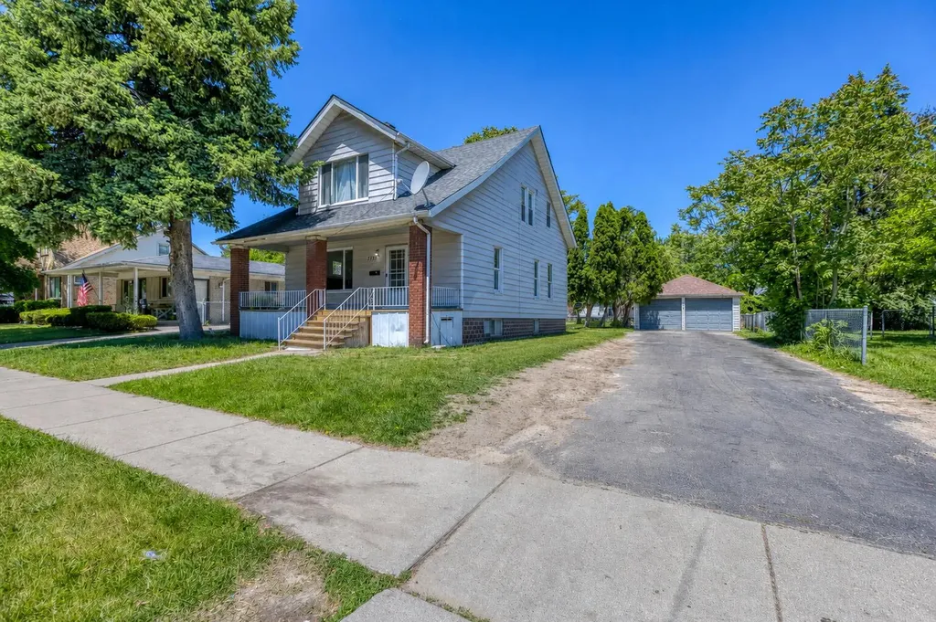 7359 Engleman Avenue Center Line City MI 48015