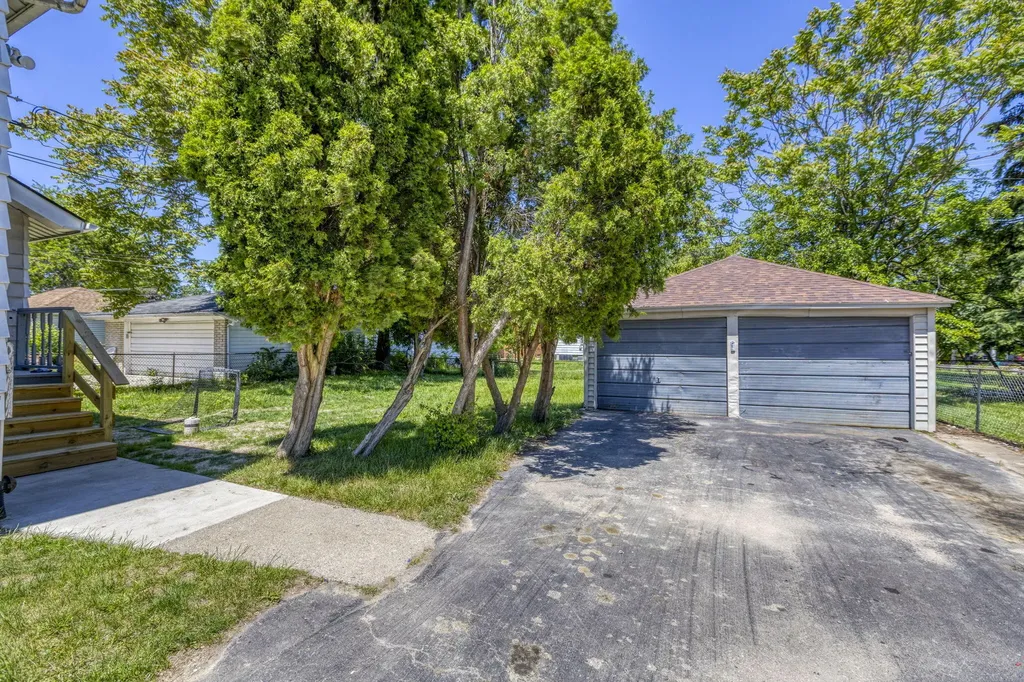 7359 Engleman Avenue Center Line City MI 48015