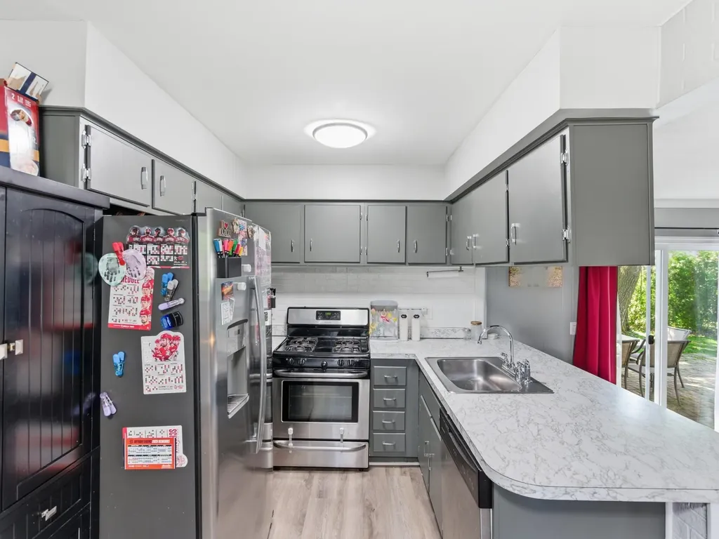 38212 N Rickham Court Westland City MI 48186