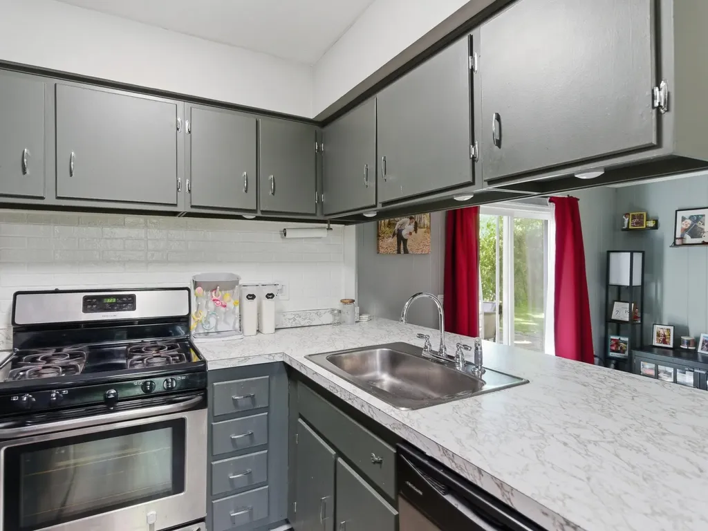 38212 N Rickham Court Westland City MI 48186