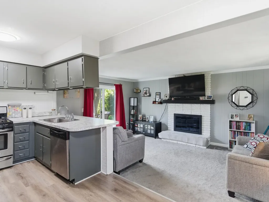 38212 N Rickham Court Westland City MI 48186