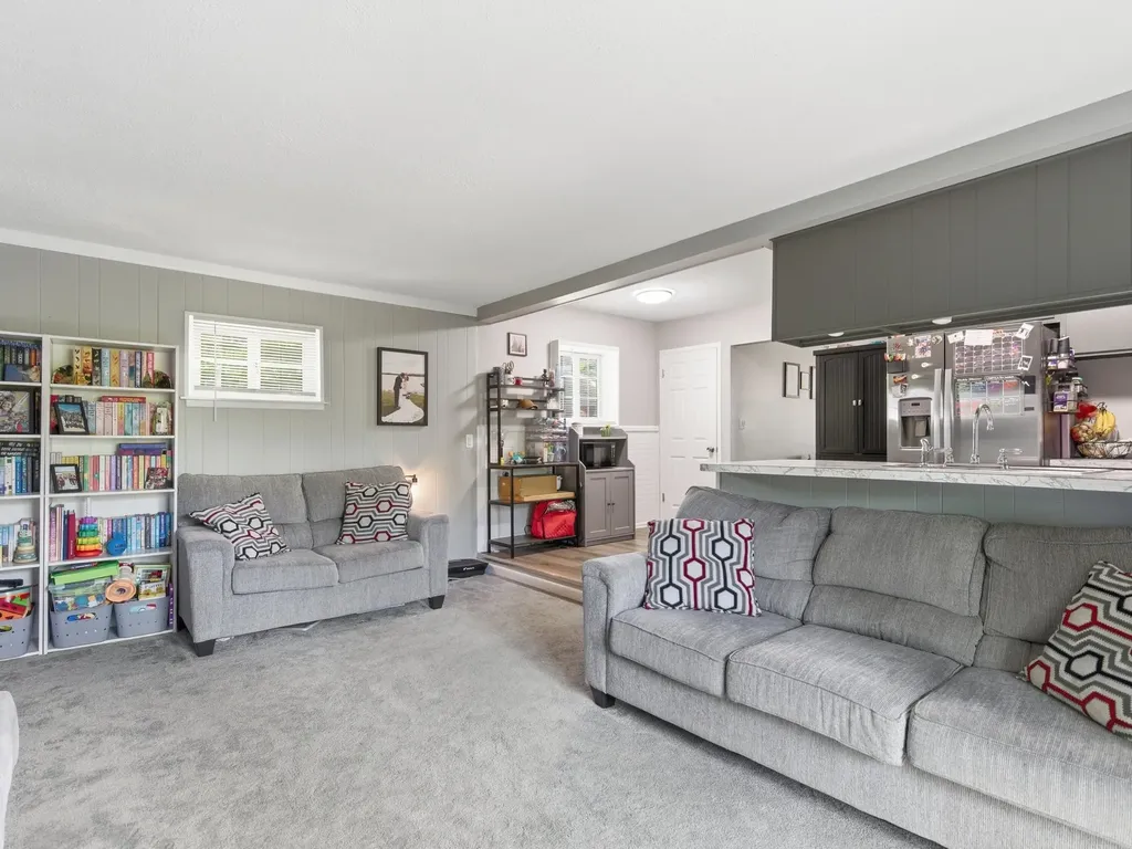 38212 N Rickham Court Westland City MI 48186