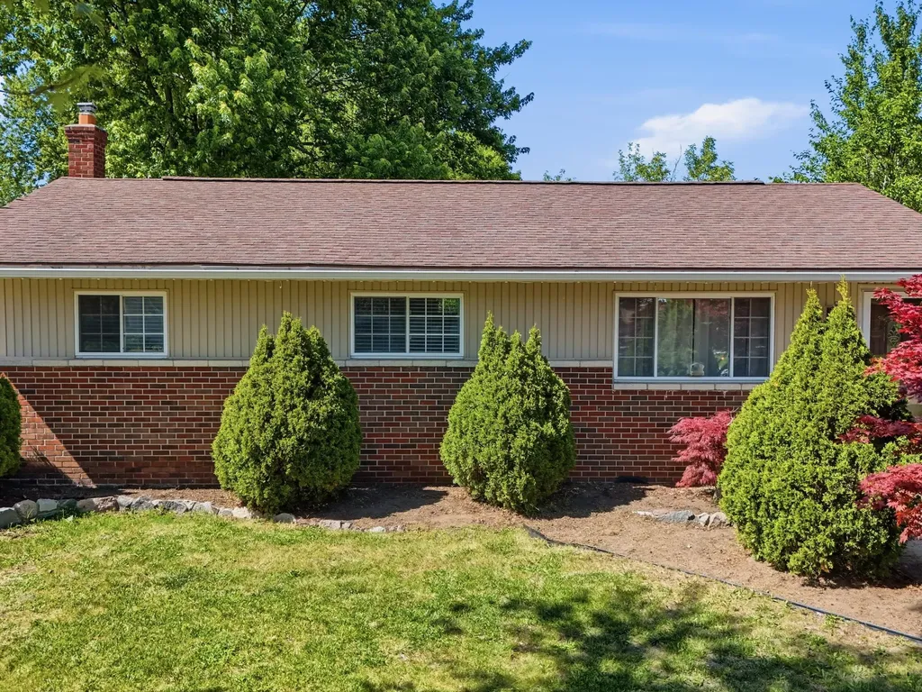 38212 N Rickham Court Westland City MI 48186