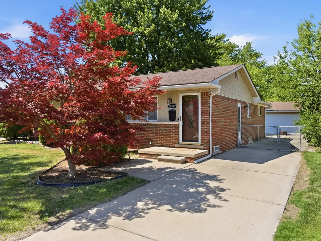 38212 N Rickham Court Westland City MI 48186