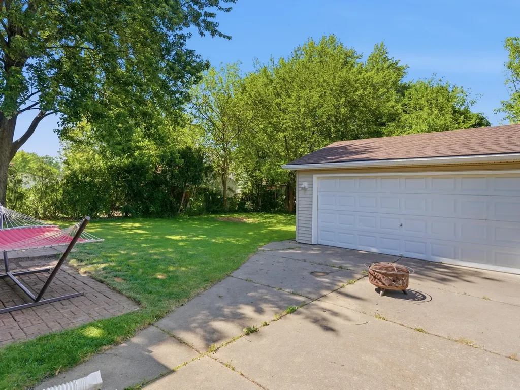 38212 N Rickham Court Westland City MI 48186