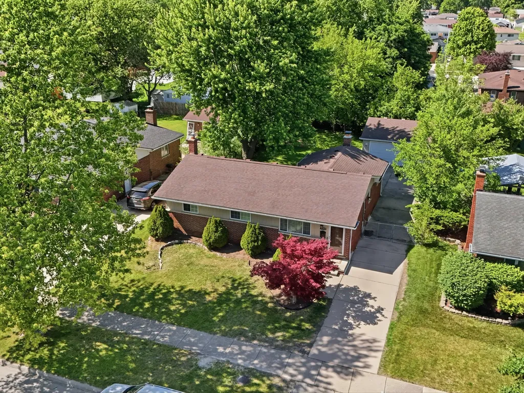 38212 N Rickham Court Westland City MI 48186