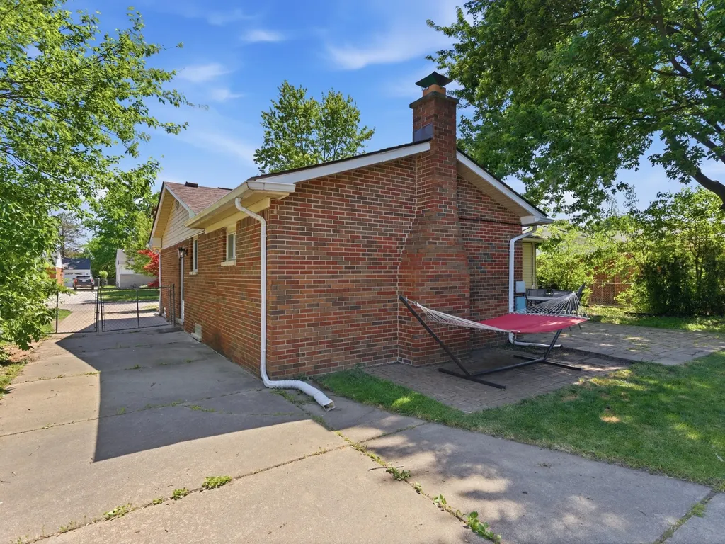 38212 N Rickham Court Westland City MI 48186