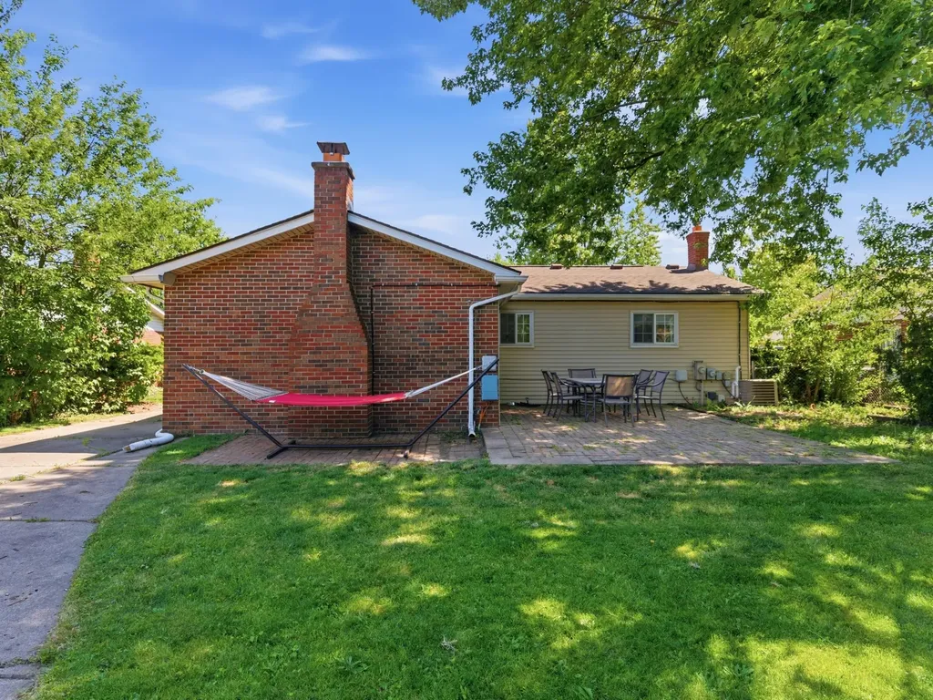 38212 N Rickham Court Westland City MI 48186
