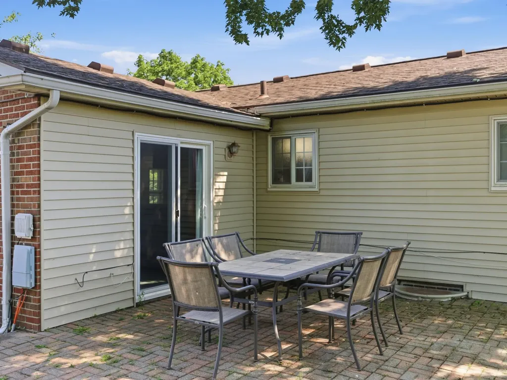 38212 N Rickham Court Westland City MI 48186