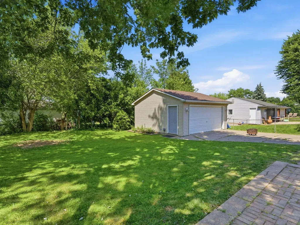 38212 N Rickham Court Westland City MI 48186