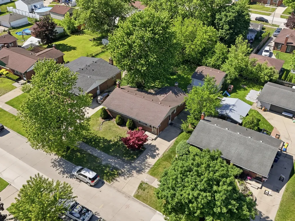 38212 N Rickham Court Westland City MI 48186