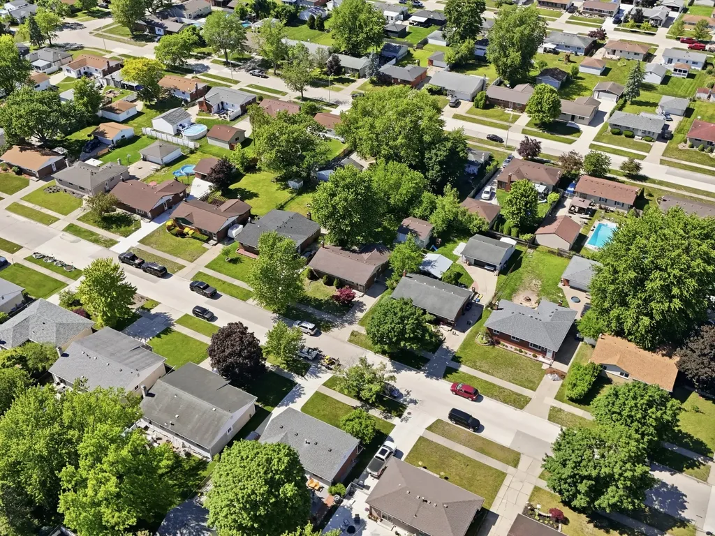 38212 N Rickham Court Westland City MI 48186